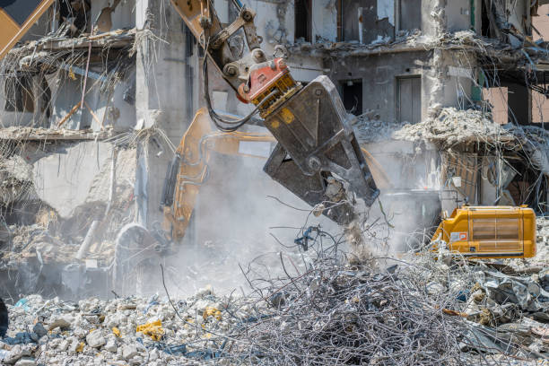 istock Process of dismantling the building. Equipment for engineering and construction services is in operation. Demolition of emergency buildings and removal of construction debris. 1517698674