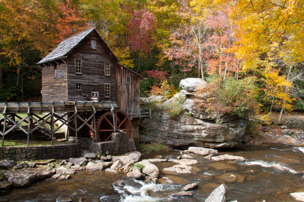 parc d'état de babcock - autumn watermill glade creek waterfall photos et images de collection