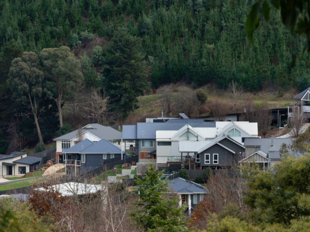 istock Suburban neighbourhood 1518105485