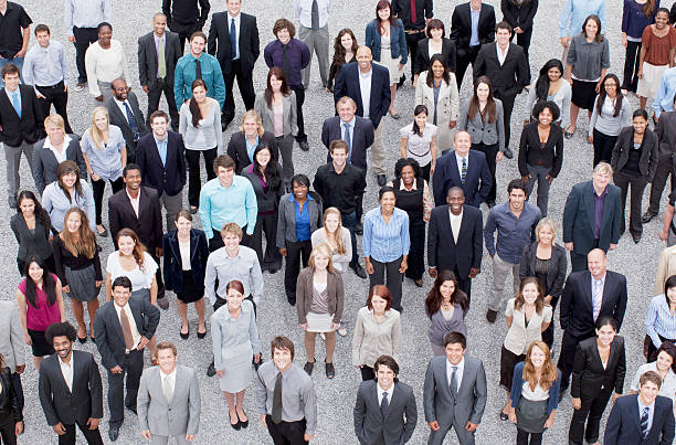 retrato de negócios pessoas na multidão - multidão imagens e fotografias de stock