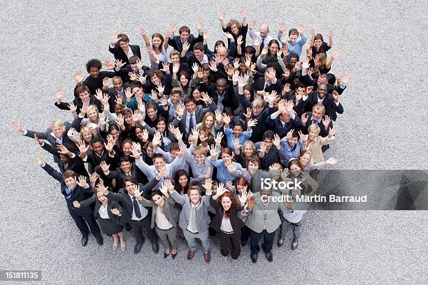 Portrait Of Waving Business People Hình ảnh Sẵn có - Tải xuống Hình ảnh Ngay bây giờ - Kinh doanh - Chủ đề, Nhóm người quy mô lớn, Làm việc nhóm