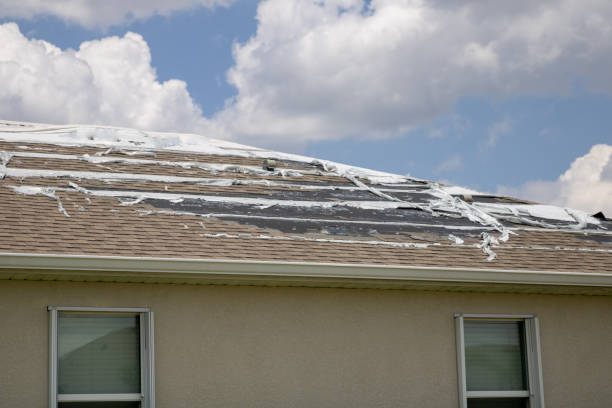 istock Damaged roof from storm 1518202548