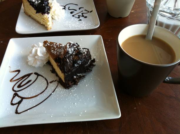 sobremesa de bolo de chocolate com café em toronto - curd cheese food and drink spoon food - fotografias e filmes do acervo