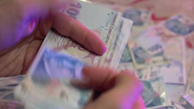 Inflation in Turkey, Turkish Lira Banknotes, Counting Liras