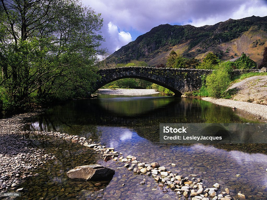 Puente sobre el río Derwent, Grange en Borrowdale - Foto de stock de Cielo libre de derechos