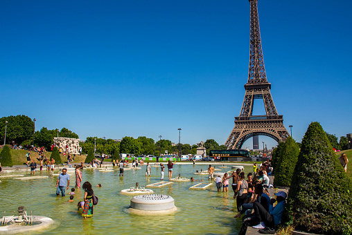 Paris, France, Crowd of Young Tourists Bathing in Pool At Trocadero Gardens, with Eiffel Tower, Heat Wave, Summer Vacation