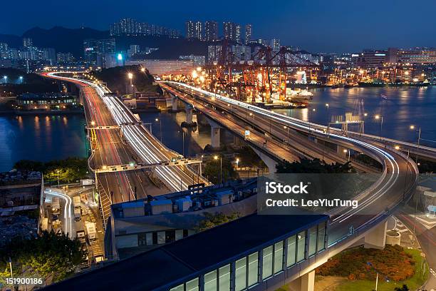Foto de Contêiner Porto Comercial Em Hong Kong e mais fotos de stock de Farol - Luz de Veículo - Farol - Luz de Veículo, Porto comercial, Cais