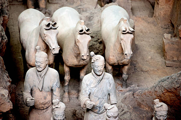 Terracotta warriors and horses The world famous mausoleum of Emperor Qin Shi Huang outside Xian housing more than 8000 terracotta warriors and over 600 terracotta horses. terracotta soldiers stock pictures, royalty-free photos & images