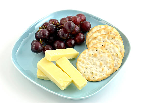 gesunde snack - cheese portion cracker cheddar stock-fotos und bilder