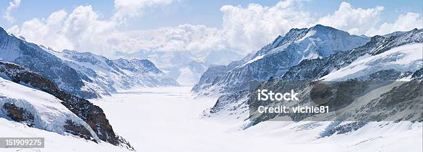 Foto de Grande Geleira Aletsch Alpes De Jungfrau Da Suíça e mais fotos de stock de Alpes europeus - Alpes europeus, Cantão de Valais, Cloudscape