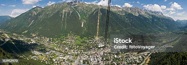 Alpi Chamonix Dalla Funivia - Fotografie stock e altre immagini di Aiguille de Midi - Aiguille de Midi, Albergo, Alpi