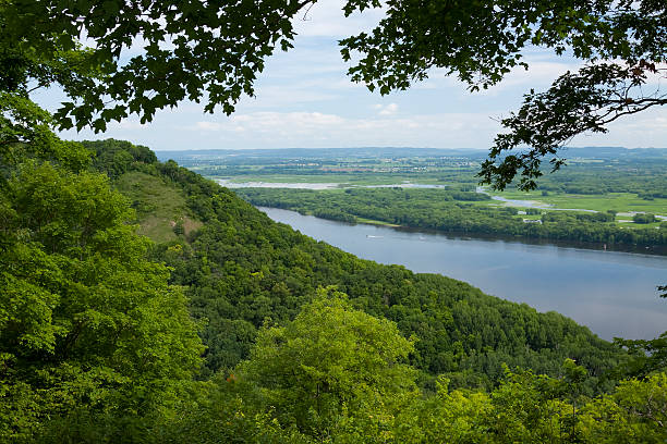 istock Mississippi River Vista 151933925