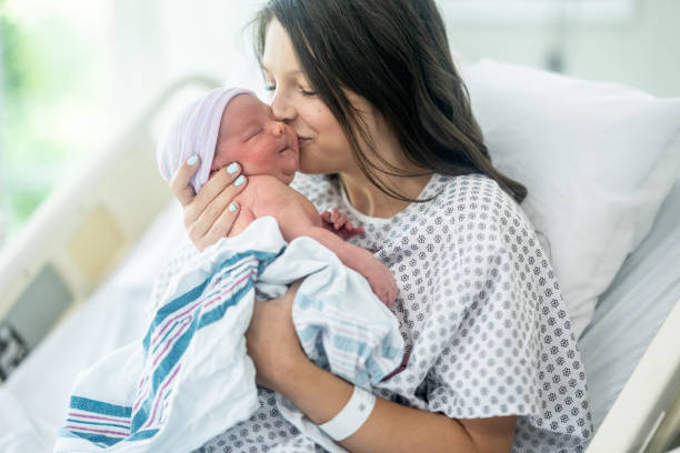 istock Kisses from Mom 1519373436