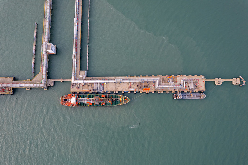 A bird's -eye view of the natural gas transportation channel at the port