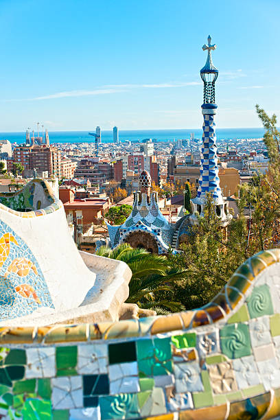 парк гуэля в барселоне, испания. - barcelona antonio gaudi outdoors vertical стоковые фото и изображения