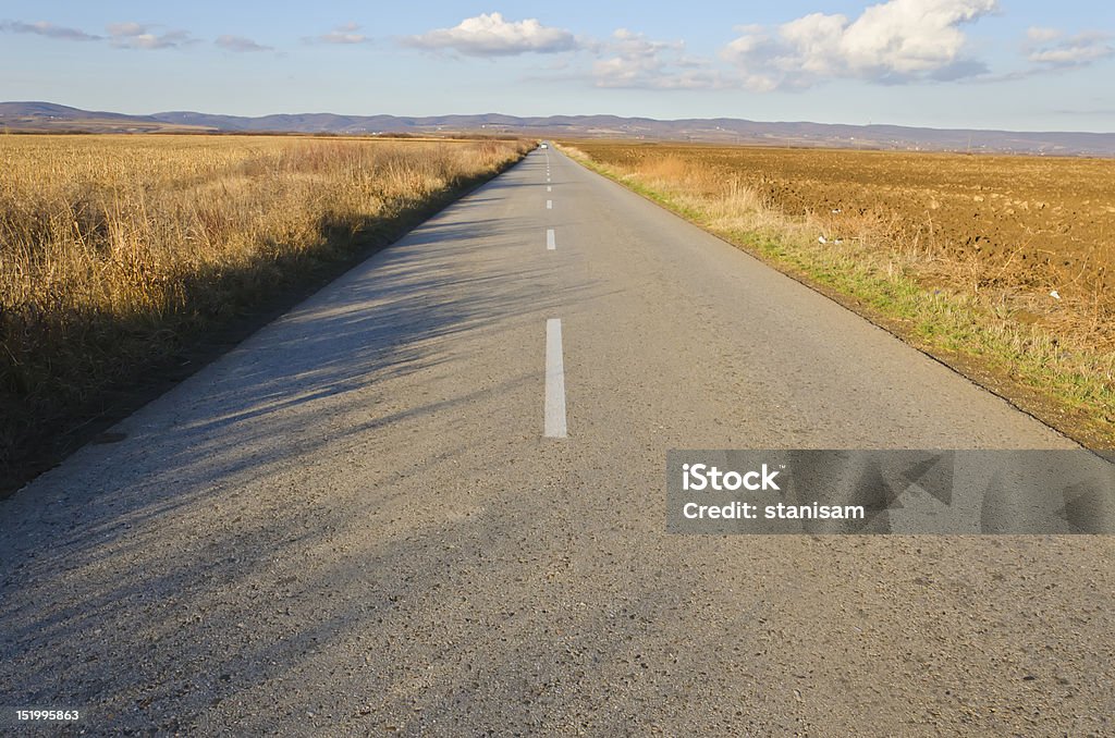 Carretera recta - Foto de stock de Asfalto libre de derechos