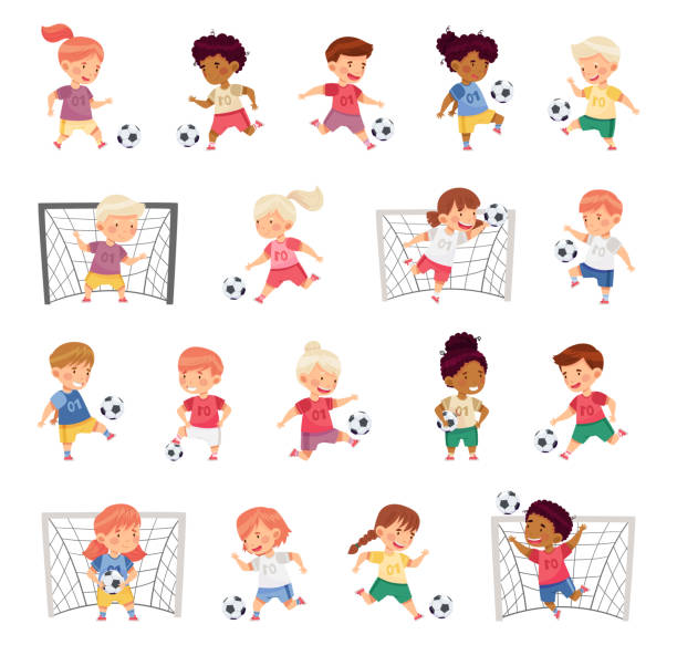 kleiner junge und mädchen in sporthemd und shorts spielen fußball kickball und tor großes vektorset - playing field goalie soccer player little boys stock-grafiken, -clipart, -cartoons und -symbole