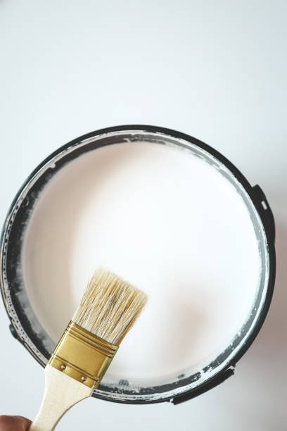 istock Paint brush resting on paint tin viewed from above 1519993383