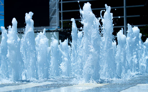 de agua - fountain water physical pressure splashing fotografías e imágenes de stock