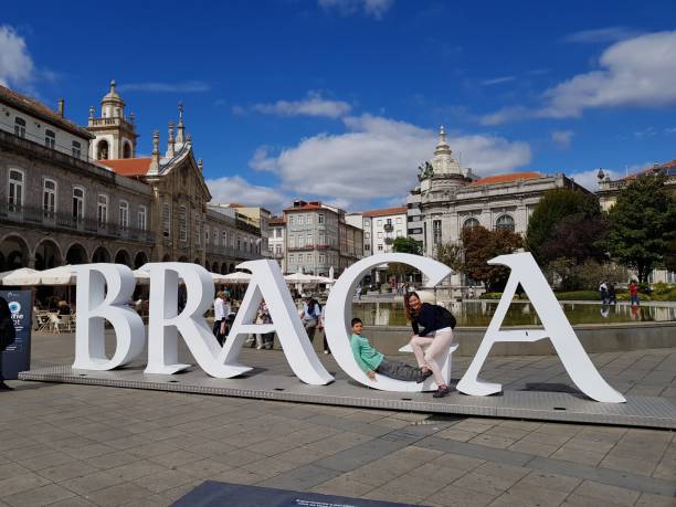 Republic Square (Braga) Praça da República, popularly referred to simply as Arcada, is located in the parish of São José de São Lázaro, in the historic center of the city of Braga, in the district of the same name, in Portugal.

It constitutes a square that opens up between the São Francisco and Barão de São Martinho squares and the Central and Liberdade avenues. braga district stock pictures, royalty-free photos & images