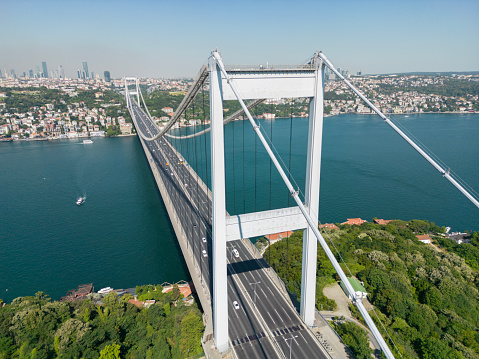 Clear ocean.\nViewpoint from directly above.\nThe shadow of the bridge appears on the surface of the water.