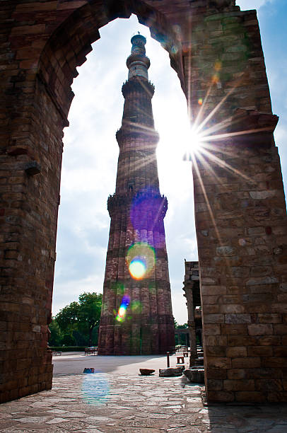 Minaret Qutub z Rozbłysk słoneczny – zdjęcie