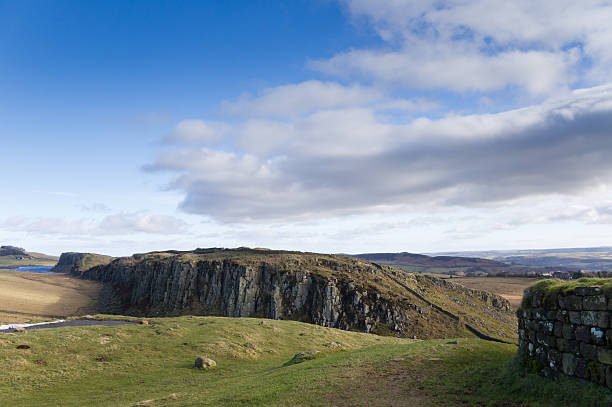 istock Hadrians Wall on Steel Rigg 152018475