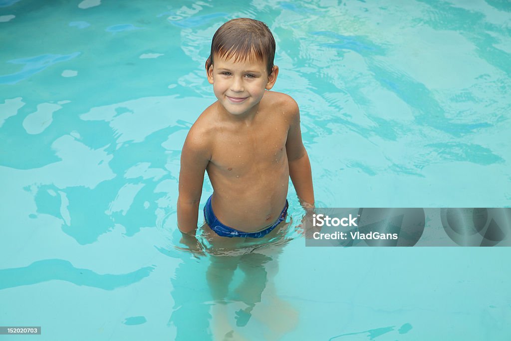 Europäischer Abstammung Junge im pool - Lizenzfrei 6-7 Jahre Stock-Foto