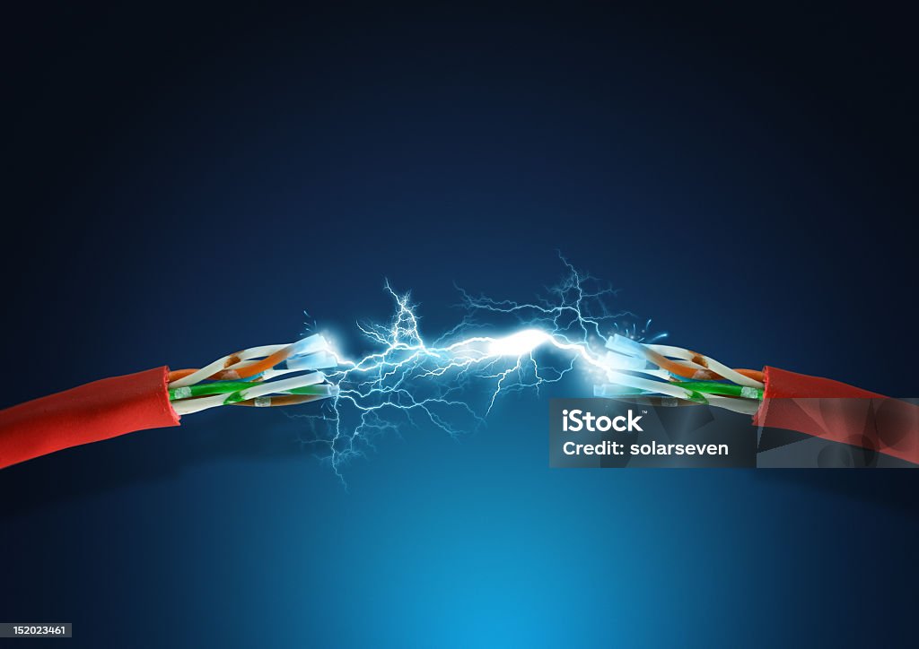Conexión eléctrica fuerte - Foto de stock de Cable de conducción eléctrica libre de derechos