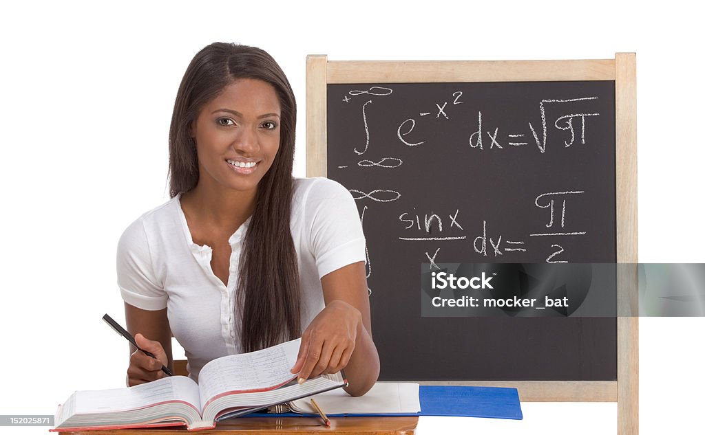 Negro college student mujer estudiando examen matemáticas - Foto de stock de Africano-americano libre de derechos