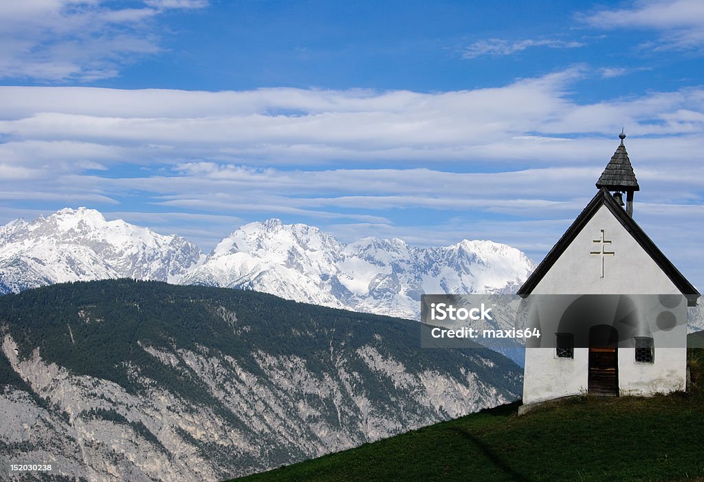 Ancienne chapelle dans les montagnes Tyrol, la veste alpen - Photo de Alpes européennes libre de droits