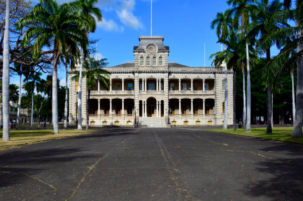 ʻiolani palace, costruito per il re kalakaua, honolulu, oahu, hawaii - steps staircase water doorway foto e immagini stock