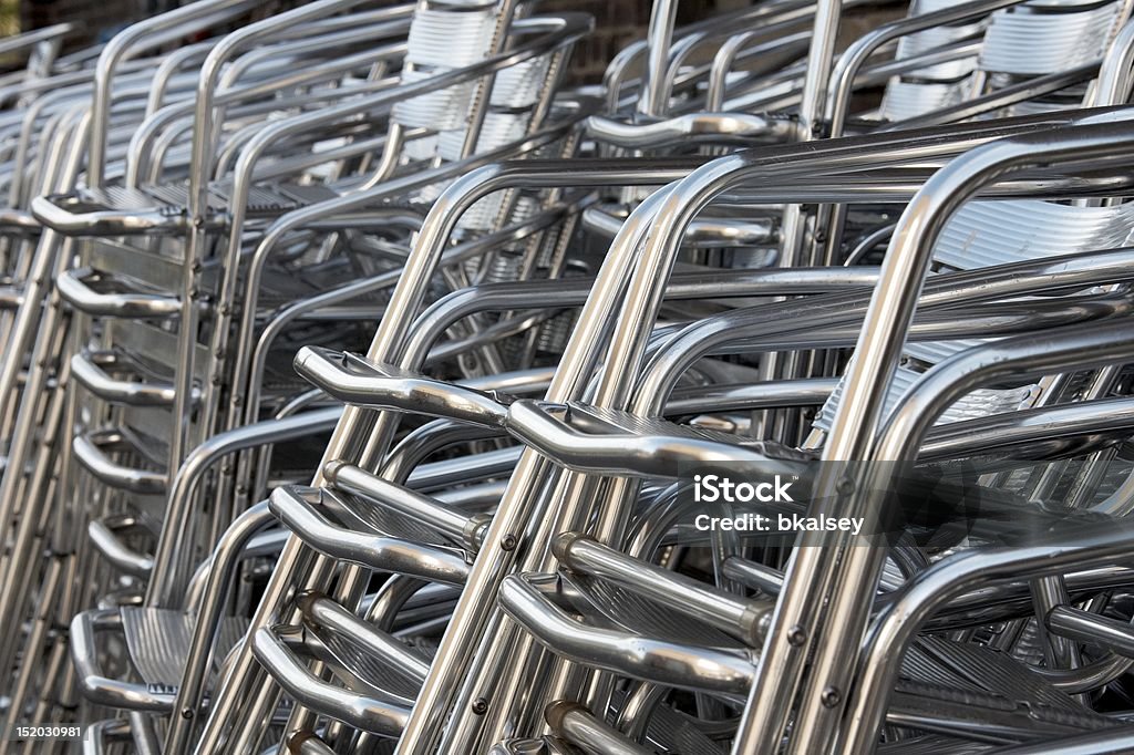 Sedie in alluminio multistrato - Foto stock royalty-free di Alluminio