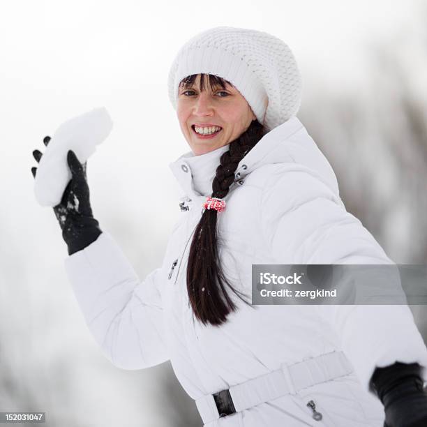 Chica En Invierno Foto de stock y más banco de imágenes de Abrigo - Abrigo, Adulto, Aire libre
