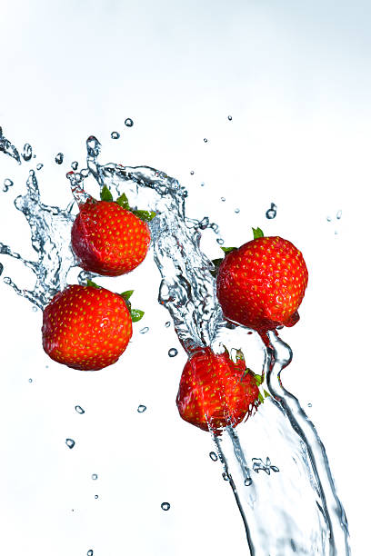 istock Strawberry in the water 152031938