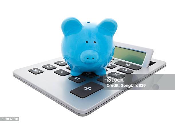 Calcular El Ahorro Con Trazado De Recorte Foto de stock y más banco de imágenes de Ahorros - Ahorros, Azul, Calculadora