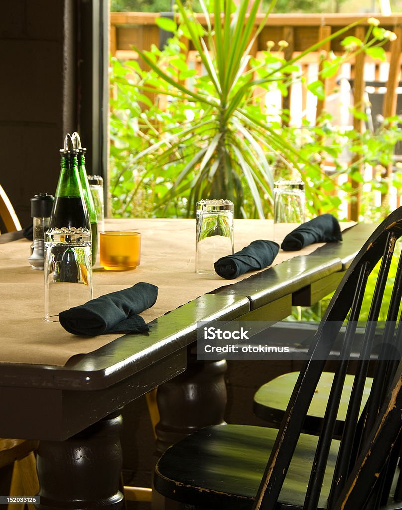 明るいレストラン」のテーブル - テーブルナプキンのロイヤリティフリーストックフォト