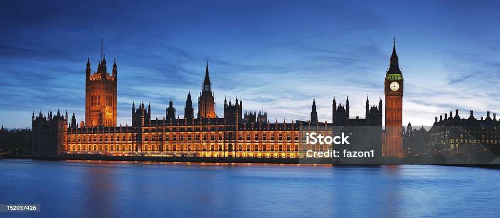 Blick auf das Wasser des Londoner Parlament bei Dämmerung - Lizenzfrei Architektur Stock-Foto