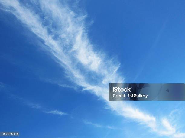 Cielo Azul Con Nubes Interesante Foto de stock y más banco de imágenes de Aire libre - Aire libre, Ancho, Azul