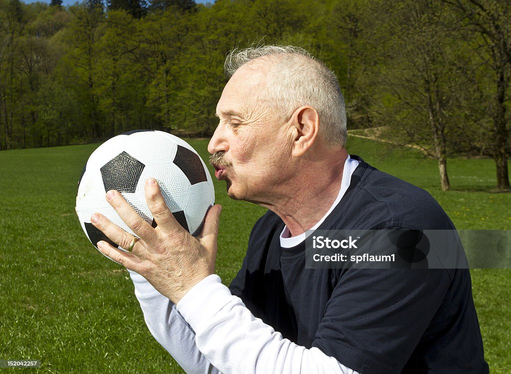Senior Jogador de futebol - Royalty-free Bola de Futebol Foto de stock