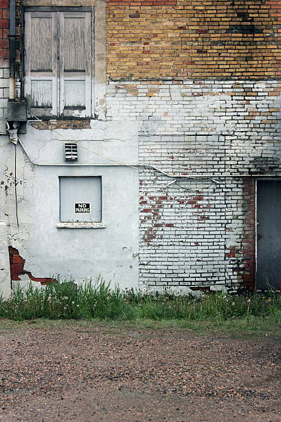 istock Grunge wall and no parking 152044587