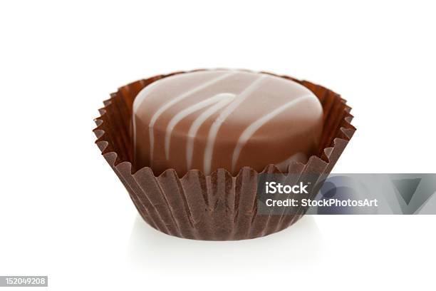 Gourmet Chocolate Truffle Isolated On White — стоковые фотографии и другие картинки Без людей - Без людей, Белый фон, Белый шоколад