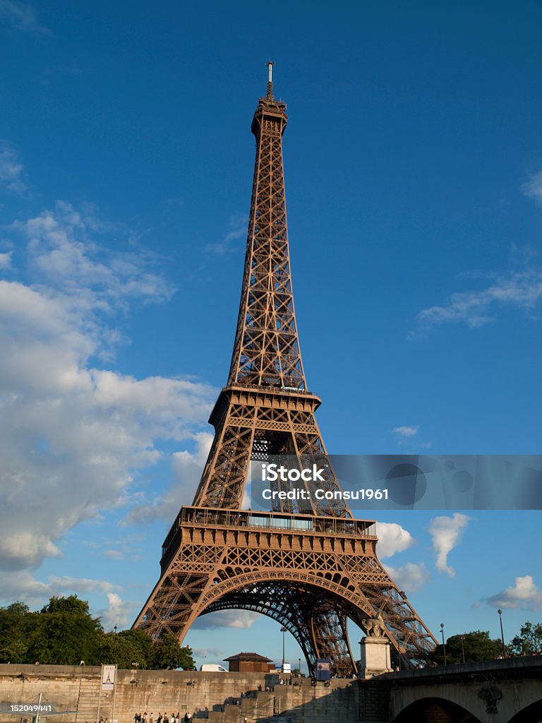 Tour Eiffel - Foto de stock de Alto - Descripción física libre de derechos