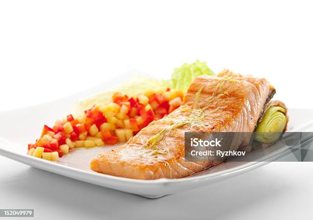 Filete De Salmón Foto de stock y más banco de imágenes de Al horno - Al horno, Alimento, Alimentos cocinados