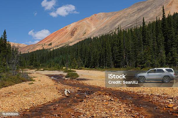 Rojo Rocky Valley Foto de stock y más banco de imágenes de Vía - Vía, 4x4, Colorado