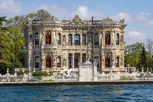 The Küçüksu Palace is a small Ottoman summer palace that was built by the Ottoman Sultan Abdülmecit.