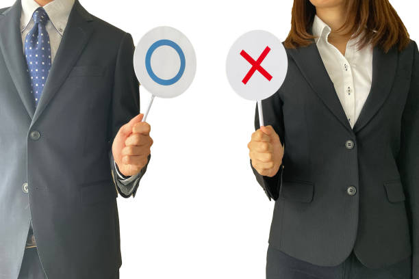 istock Choice of circle or cross 1520805968