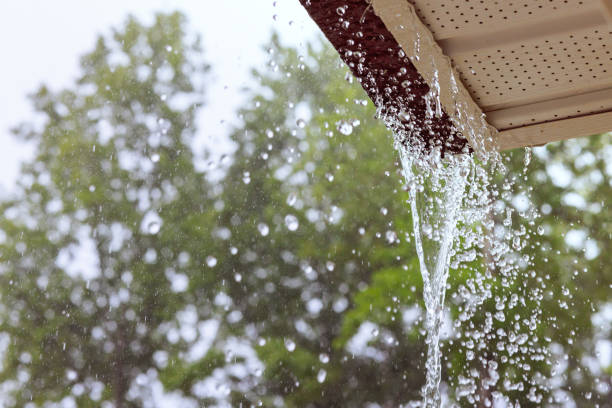 istock During heavy rain, water comes from the over gutters 1520907694