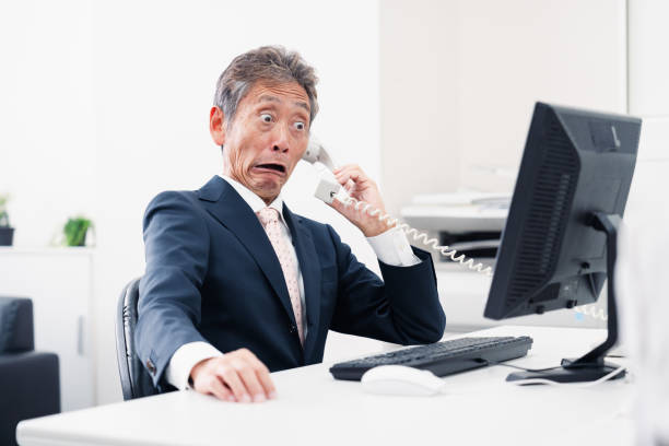 istock Surprised managerial man on the phone 1521005391