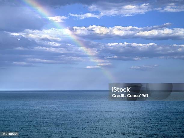 Torre Rainbow Foto de stock y más banco de imágenes de Agua - Agua, Aire libre, Arco iris